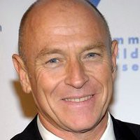 Corbin Bernsen (Père Todd Williams) bientôt en visite à Genoa !