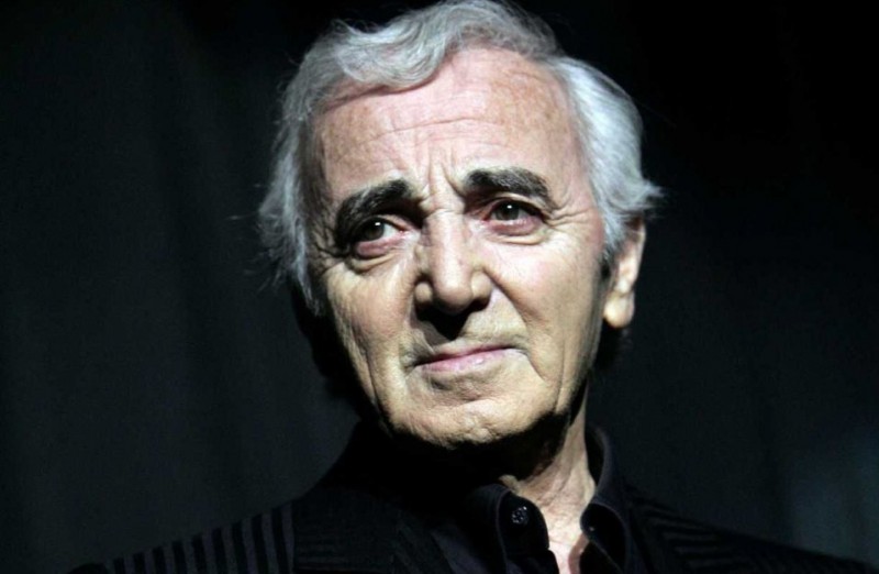 Hommage à Charles Aznavour : quelles conséquences sur les programmes télé ?