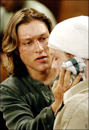 Daniel (Michael Graziadei) et <br>Cassie (Camryn Grimes) en 2005