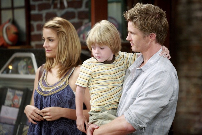 Mac (Clementine Ford), Redd (Max Page) et JT Hellstrom (Thad Luckinbill)