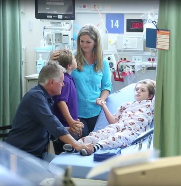 Max Page et sa famille en 2015 au Children's Hospital de Los Angeles