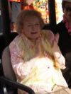 Un flash mob pour les 93 ans de Betty White (Ann Douglas) !
