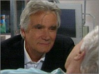 Eric (John McCook) avoue à Stephanie (Susan Flannery) qu'il l'aime toujours. Top Models, épisode 4776 (28 juin 2007, RTL9)