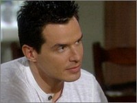 Dante (Antonio Sabato Jr.) veut présenter Bridget (Ashley Jones) à sa famille. Amour, Gloire et Beauté/Top Models, épisode 4785 (13 avril 2006, CBS)