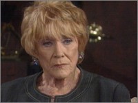 Kay (Jeanne Cooper) doit prendre une décision difficile. Les Feux de l'Amour, épisode 5127 (29 avril 2009, RTS)