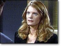 Phyllis (Michelle Stafford) jure qu'elle n'y est pour rien. Les Feux de l'Amour, épisode 7493 (23 octobre 2002, CBS)