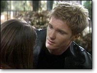 J.T. (Thad Luckinbill) pense que Colleen devarit rentrer à la maison. Les Feux de l'Amour, épisode 7514 (9 décembre 2010, TVA)