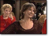 Jill (Jess Walton) réalise que c'est Larry (David Shark Fralick) qui joue le Père Noel. Les Feux de l'Amour, épisode 1861 (10 mai 2006, RTBF)