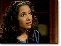 Lily (Christel Khalil) n'aime pas l'attitude de Neil. Les Feux de l'Amour, épisode 7539 (14 janvier 2011, TVA)