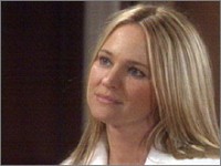 Sharon (Sharon Case) est heureuse d'avoir fait l'amour avec Brad. Les Feux de l'Amour, épisode 8403 (27 mars 2014, TVA)