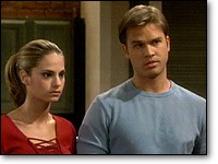 Mac (Kelly Kruger) et William (Ryan Brown) s'excusent auprès de Lauren. Les Feux de l'Amour, épisode 7582 (5 mars 2003, CBS)