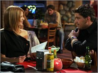 Jake (Josh Gracin) drague Phyllis. Les Feux de l'Amour, épisode 2748 (7 juillet 2009, RTBF)