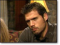Nick (Joshua Morrow) réconforte Cassie. Les Feux de l'Amour, épisode 4348 (9 octobre 2006, TF1)