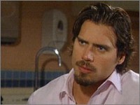 Nicholas (Joshua Morrow) réconforte Phyllis. Les Feux de l'Amour, épisode 5167 (25 juin 2009, RTS)