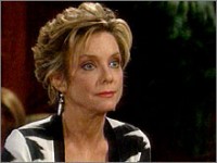 Gloria (Judith Chapman) a un plan. Les Feux de l'Amour, épisode 8440 (26 juillet 2006, CBS)