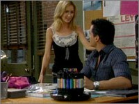 Bridget (Ashley Jones) annonce à Dante qu'elle n'est pas enceinte. Amour, Gloire et Beauté/Top Models, épisode 4861 (28 juillet 2006, CBS)