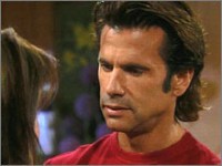 Hector (Lorenzo Lamas) essaye de protéger Taylor. Top Models, épisode 4863 (15 octobre 2007, RTS)