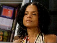 Drucilla (Victoria Rowell) fait des reproches à Neil. Les Feux de l'Amour, épisode 8450 (2 juin 2014, TVA)