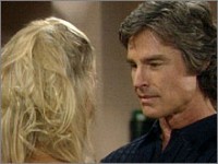 Donna (Jennifer Gareis) et Ridge sont très attirés l'un par l'autre. Amour, Gloire et Beauté, épisode 4869 (22 septembre 2008, FRANCE2)