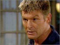 Thorne (Winsor Harmon) exige qu'Hector reste loin de Taylor et Phoebe. Top Models, épisode 4871 (29 novembre 2007, RTL9)