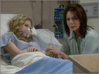 Phoebe (Mackenzie Mauzy) et Taylor (Hunter Tylo) écoutent Stephanie (Susan Flannery). Top Models, épisode 4881 (8 novembre 2007, RTS)