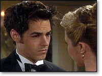 Raul (David Lago) s'inquiète que Brittany soit malheureuse. Les Feux de l'Amour, épisode 7657 (23 juin 2003, CBS)