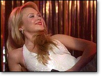 Brittany (Lauren Woodland) s'imagine chez Marsino. Les Feux de l'Amour, épisode 4401 (5 décembre 2006, TF1)