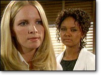 Christine (Lauralee Bell Martin) s'inquiète de ses pertes de mémoire. Les Feux de l'Amour, épisode 4403 (7 décembre 2006, TF1)