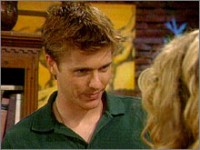 Harry (Ben Hogestyn) flirte avec Phoebe. Top Models, épisode 4883 (17 décembre 2007, RTL9)