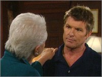 Thorne (Winsor Harmon) avoue à Stephanie qu'il a embrassé Taylor. Top Models, épisode 4885 (19 décembre 2007, RTL9)