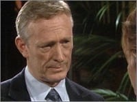 Will (Ted Shackelford) explique à Gloria pourquoi il est à la réunion. Les Feux de l'Amour, épisode 5221 (22 février 2010, TF1)