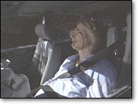Ashley (Eileen Davidson) a un terrible accident. Les Feux de l'Amour, épisode 2033 (21 novembre 2006, RTBF)