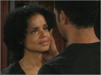 Neil (Kristoff St. John) réconforte Drucilla. Les Feux de l'Amour, épisode 5235 (29 septembre 2009, RTS)