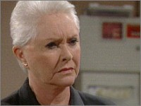 Stephanie (Susan Flannery) veut négocier avec Jackie. Top Models, épisode 4932 (18 janvier 2008, RTS)