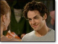 Raul (David Lago) accepte l'invitation de Lauren. Les Feux de l'Amour, épisode 7733 (9 octobre 2003, CBS)