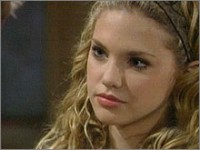 Phoebe (Mackenzie Mauzy) avoue que Shane lui plait. Top Models, épisode 4935 (23 janvier 2008, RTS)