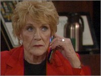 Katherine (Jeanne Cooper) a les résultats du test ADN Les Feux de l'Amour, épisode 8534 (26 septembre 2014, TVA)