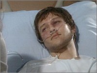 Daniel (Michael Graziadei) se réveille à l'hopital. Les Feux de l'Amour, épisode 5279 (30 novembre 2009, RTS)