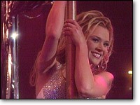 Brittany (Lauren Woodland) est électrisée. Les Feux de l'Amour, épisode 4543 (13 juin 2007, TF1)