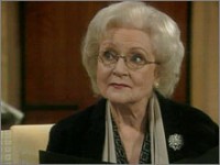 Ann (Betty White) arrive à Los Anglees. Top Models, épisode 4993 (20 mai 2008, RTL9)