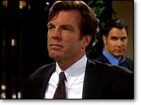 Jack (Peter Bergman) entend Brad parler avec Victor. Les Feux de l'Amour, épisode 7870 (7 février 2012, TVA)