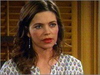 Victoria (Amelia Heinle) veut savoir ce que Phyllis sait. Les Feux de l'Amour, épisode 2951 (19 avril 2010, RTBF)