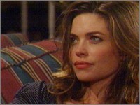 Victoria (Amelia Heinle) exige la vérité. Les Feux de l'Amour, épisode 8625 (18 février 2015, TVA)