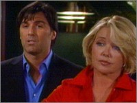 Nikki (Melody Thomas Scott) annonce qu'elle a engagé David à Victor. Les Feux de l'Amour, épisode 8631 (26 février 2015, TVA)