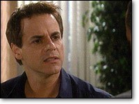 Michael (Christian Jules Leblanc) apprend la fuite de Kevin. Les Feux de l'Amour, épisode 4637 (1 octobre 2007, TF1)