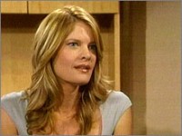 Phyllis (Michelle Stafford) parle avec Sharon de l'invitation de Jack. Les Feux de l'Amour, épisode 2982 (1 juin 2010, RTBF)