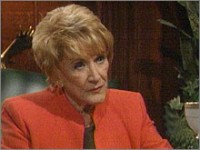 Katherine (Jeanne Cooper) offre à Cane un gros bonus. Les Feux de l'Amour, épisode 5404 (27 mai 2010, RTS)