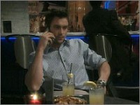 Cane (Daniel Goddard) téléphone la Chapelle dans laquelle il s'est marié. Les Feux de l'Amour, épisode 8681 (10 juillet 2007, CBS)