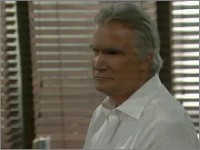 Eric (John McCook) exige que Stephanie reste loin de Brooke. Amour, Gloire et Beauté, épisode 5099 (13 août 2009, FRANCE2)