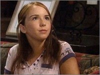 Cassie (Camryn Grimes) pose des questions. Les Feux de l'Amour, épisode 2276 (10 septembre 2007, RTBF)